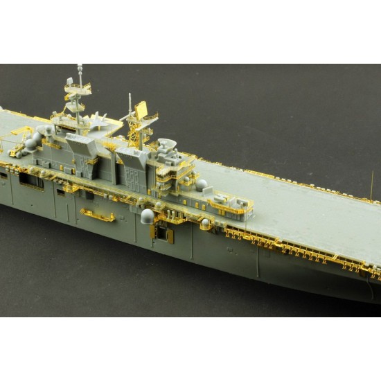1/700 USS America (LHA-6)