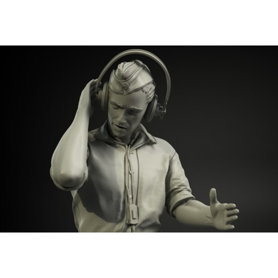 1/35 German Summer Shirt Tank Crew (3 figures) 1/35 German Summer Shirt Tank Crew (3 figures)