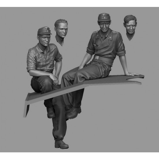 1/35 StuG Crew At Rest Set (2 figures) 1/35 StuG Crew At Rest Set (2 figures)