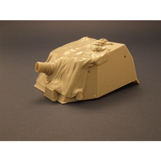 1/35 German Sturmpanzer IV Brummbar with Canvas Cover 1/35 German Sturmpanzer IV Brummbar with Canvas Cover