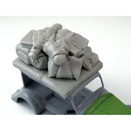 1/35 Civilian Staff Cars Stowage Set 1/35 Civilian Staff Cars Stowage Set