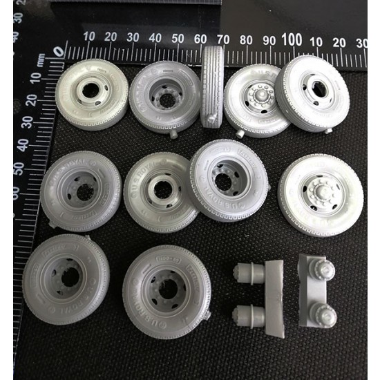 1/35 M54 Road Wheels (US Royal Commercial Pattern) 1/35 M54 Road Wheels (US Royal Commercial Pattern)