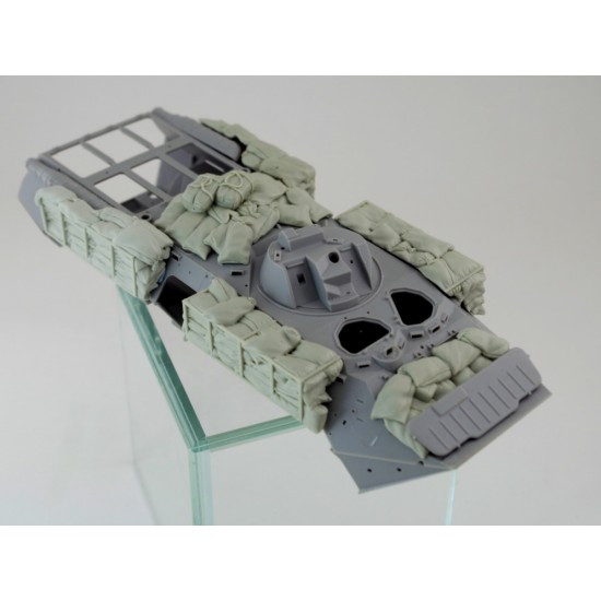 1/35 Ukrainian BTR-82A Armoured Personnel Carrier Sandbags Armour 1/35 Ukrainian BTR-82A Armoured Personnel Carrier Sandbags Armour