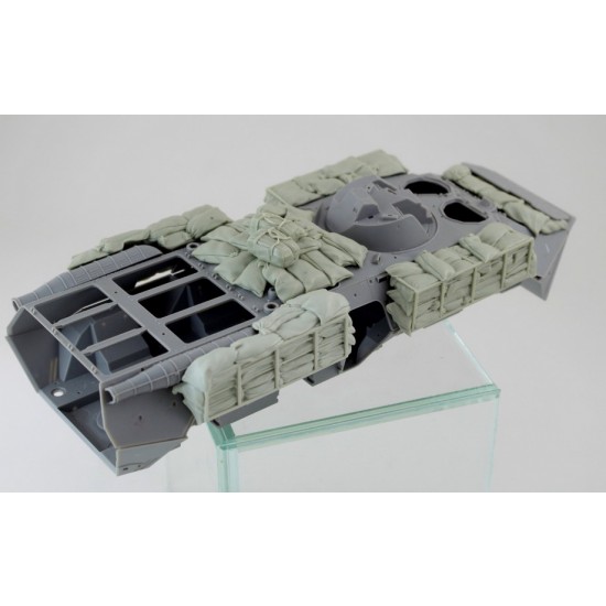 1/35 Ukrainian BTR-82A Armoured Personnel Carrier Sandbags Armour 1/35 Ukrainian BTR-82A Armoured Personnel Carrier Sandbags Armour