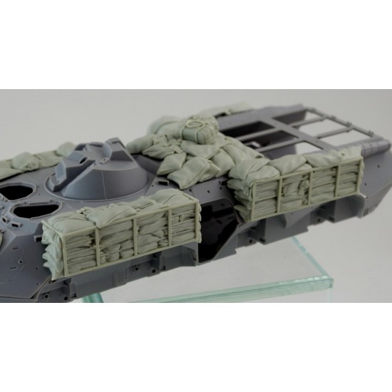 1/35 Ukrainian BTR-82A Armoured Personnel Carrier Sandbags Armour 1/35 Ukrainian BTR-82A Armoured Personnel Carrier Sandbags Armour