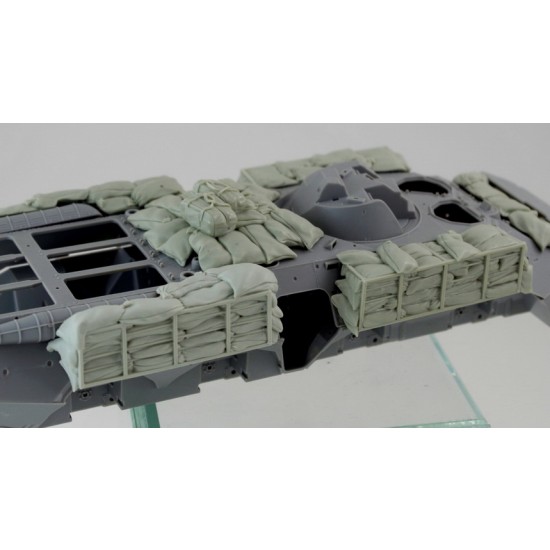 1/35 Ukrainian BTR-82A Armoured Personnel Carrier Sandbags Armour 1/35 Ukrainian BTR-82A Armoured Personnel Carrier Sandbags Armour