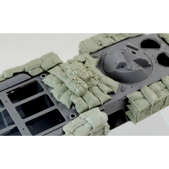 1/35 Ukrainian BTR-82A Armoured Personnel Carrier Sandbags Armour 1/35 Ukrainian BTR-82A Armoured Personnel Carrier Sandbags Armour