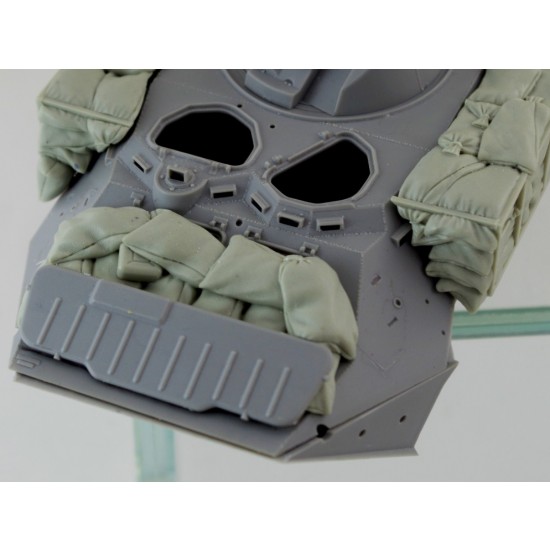 1/35 Ukrainian BTR-82A Armoured Personnel Carrier Sandbags Armour 1/35 Ukrainian BTR-82A Armoured Personnel Carrier Sandbags Armour