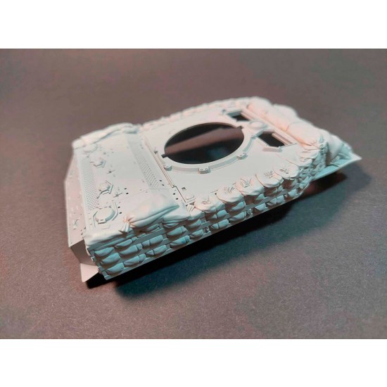 1/35 Stuart M5 Hull with a Frame with Sandbags Armour 1/35 Stuart M5 Hull with a Frame with Sandbags Armour