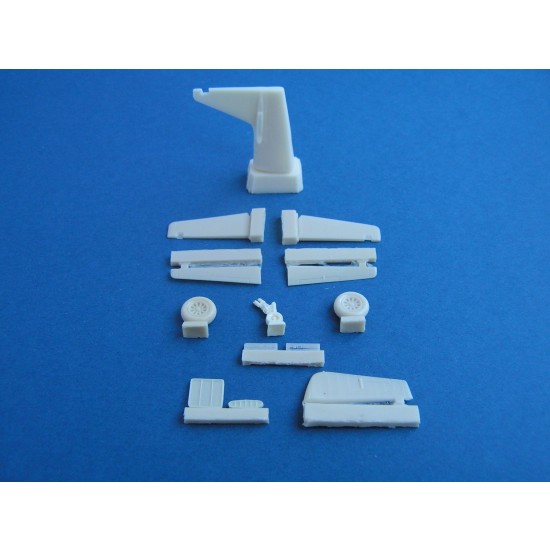 1/72 North-American P-51D Mustang Tail Early Version for Academy/Tamiya kit 1/72 North-American P-51D Mustang Tail Early Version for Academy/Tamiya kit