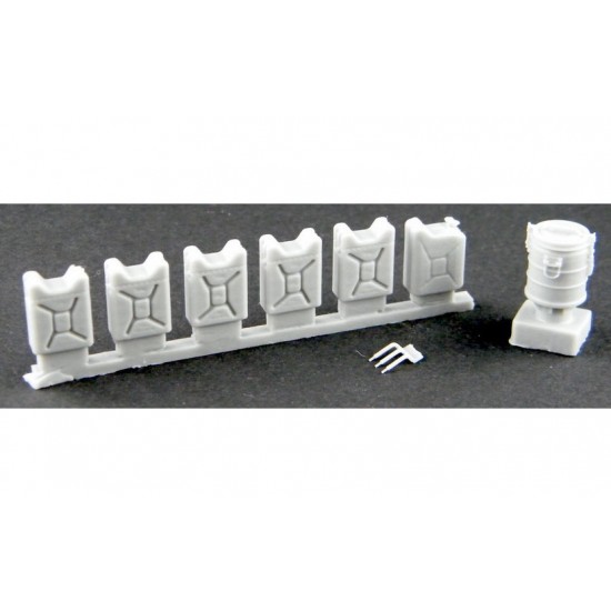 1/35 Bundeswehr Catering Container Jerry Cans 1/35 Bundeswehr Catering Container Jerry Cans