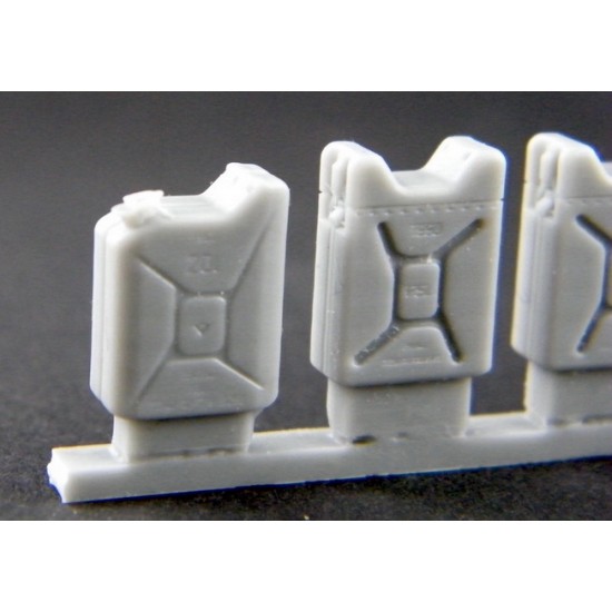 1/35 Bundeswehr Catering Container Jerry Cans 1/35 Bundeswehr Catering Container Jerry Cans