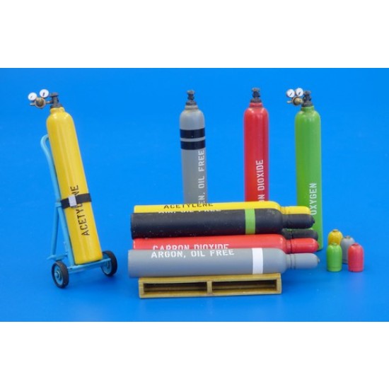 1/35 Modern US Pressure Bottles (Resin+PE+Decals) 1/35 Modern US Pressure Bottles (Resin+PE+Decals)
