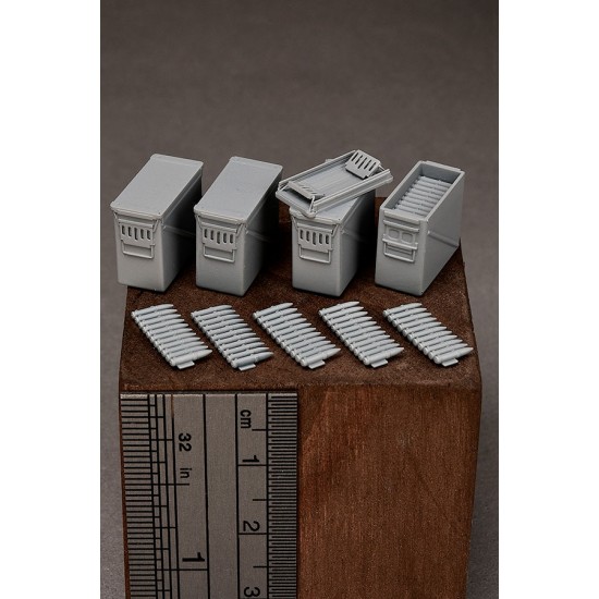 1/35 AH-64 Apache Helicopter 30mm Caliber Ammo and Ground Crew set 1/35 AH-64 Apache Helicopter 30mm Caliber Ammo and Ground Crew set