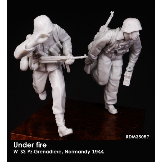 1/35 Under Fire W-SS Pz.Grenadier, Normandy 1944 1/35 Under Fire W-SS Pz.Grenadier, Normandy 1944