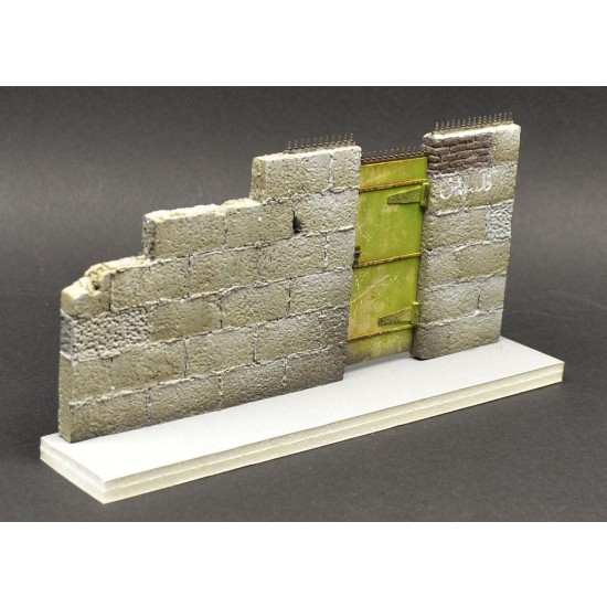 1/35 Modern/Middle Eastern Wall (3 Resin Parts+1 Decal) 1/35 Modern/Middle Eastern Wall (3 Resin Parts+1 Decal)