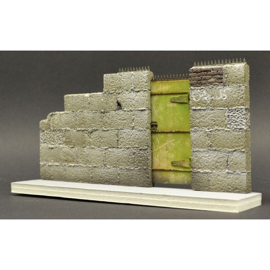 1/35 Modern/Middle Eastern Wall (3 Resin Parts+1 Decal) 1/35 Modern/Middle Eastern Wall (3 Resin Parts+1 Decal)