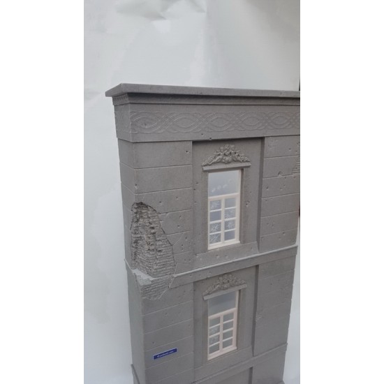 1/35 Ruined City Building w/Cracked Windows 1/35 Ruined City Building w/Cracked Windows