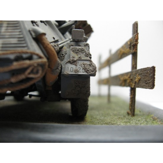 Dry Mud & Foliage Debris - Medium Brown (heavy mud with added grass, leaves, turfs) 20ml Dry Mud & Foliage Debris - Medium Brown (heavy mud with added grass, leaves, turfs) 20ml