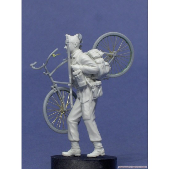 1/35 Commando No.1 June 1944 Carrying Bicycle (3 build options)(Bicycle NOT included) 1/35 Commando No.1 June 1944 Carrying Bicycle (3 build options)(Bicycle NOT included)