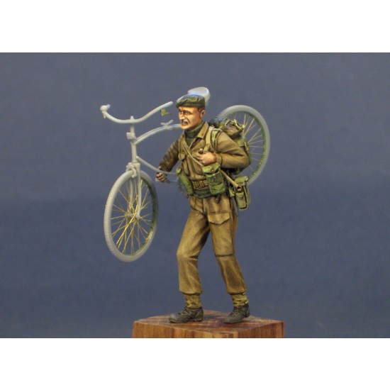 1/35 Commando No.1 June 1944 Carrying Bicycle (3 build options)(Bicycle NOT included) 1/35 Commando No.1 June 1944 Carrying Bicycle (3 build options)(Bicycle NOT included)