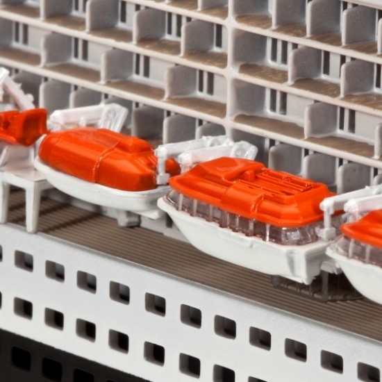 1/700 Queen Mary 2 1/700 Queen Mary 2