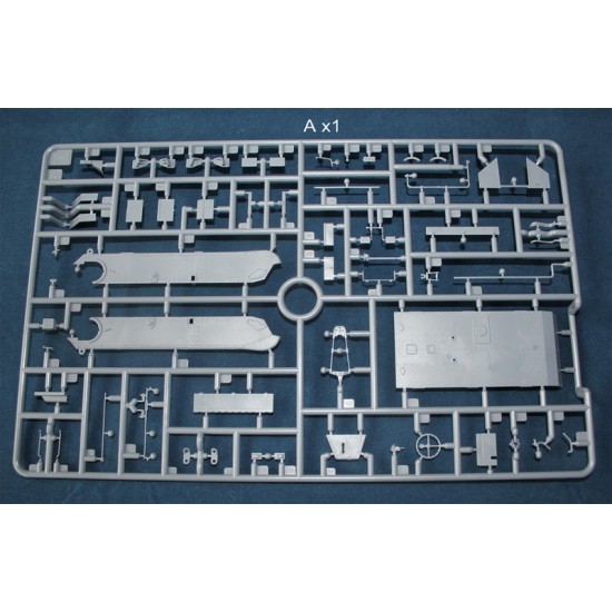 1/35 Universal Carrier Mk.I with Crew 1/35 Universal Carrier Mk.I with Crew
