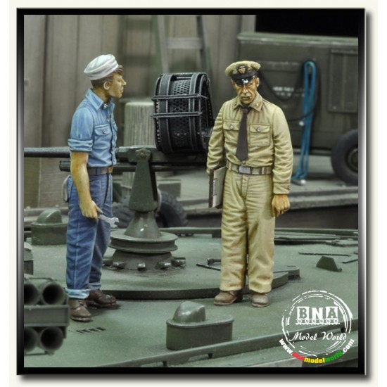 1/35 WWII US Sailor and Navy Officer