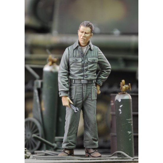 1/35 Mechanics (3 resin figures) 1/35 Mechanics (3 resin figures)
