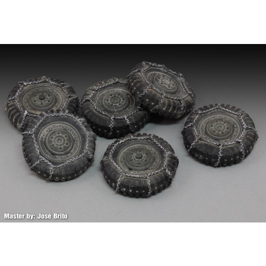 1/35 Resin Chained Wheels for M8 / M20 kit 1/35 Resin Chained Wheels for M8 / M20 kit