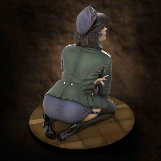1/35 German Pin-up Officer 1/35 German Pin-up Officer