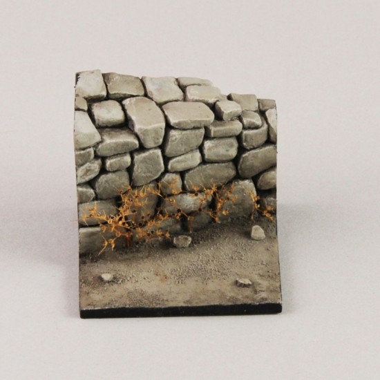 1/35 - 1/32 Base w/Stone Wall (dimensions 35 x 35mm) 1/35 - 1/32 Base w/Stone Wall (dimensions 35 x 35mm)