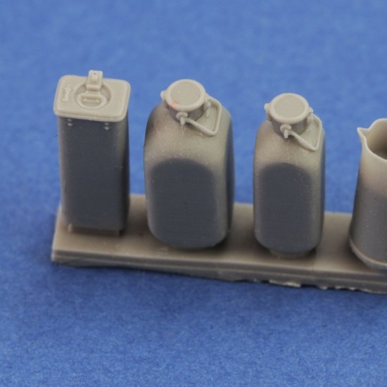 1/35 German Field Kitchen Accessories 1/35 German Field Kitchen Accessories