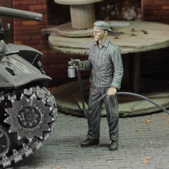 1/72 WWII Soldier Who Paints 1/72 WWII Soldier Who Paints