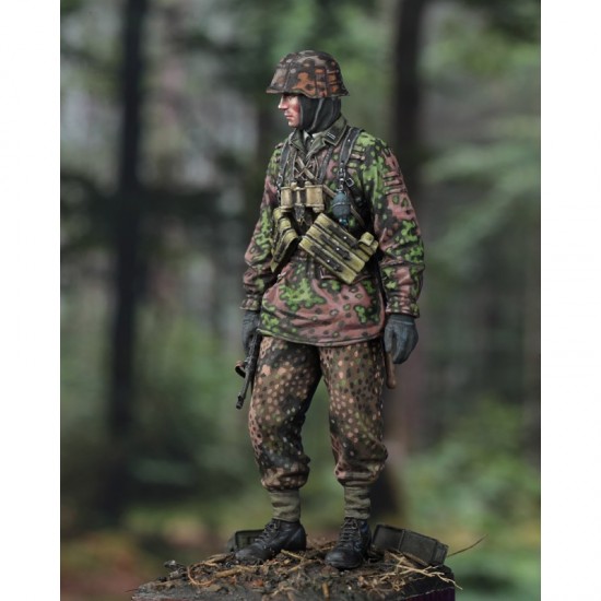 1/35 WWII Waffen SS Soldier 1/35 WWII Waffen SS Soldier