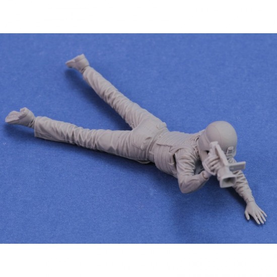 1/35 War Reporter Resin Figure 1/35 War Reporter Resin Figure