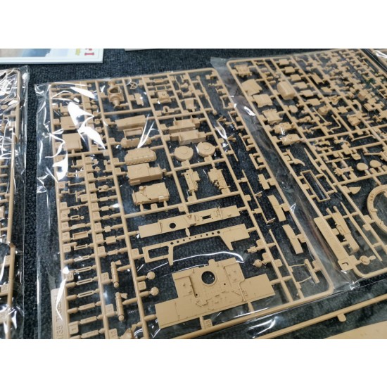 1/35 Pz.kpfw.VI Tiger I Ausf.E Early Production S.PZ.ABT.503 in Eastern Front 1943 1/35 Pz.kpfw.VI Tiger I Ausf.E Early Production S.PZ.ABT.503 in Eastern Front 1943