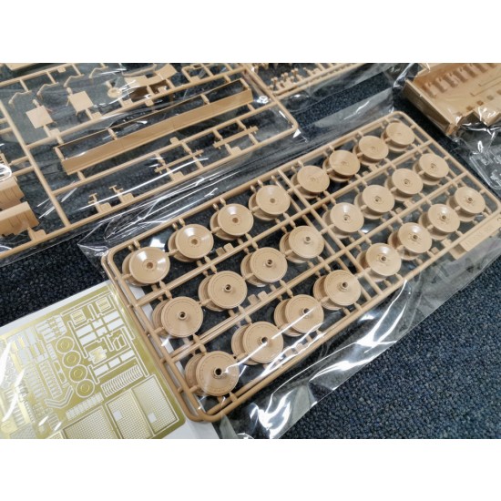 1/35 Pz.kpfw.VI Tiger I Ausf.E Early Production S.PZ.ABT.503 in Eastern Front 1943 1/35 Pz.kpfw.VI Tiger I Ausf.E Early Production S.PZ.ABT.503 in Eastern Front 1943