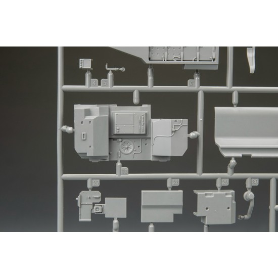 1/35 Leopard 2 A6 Main Battle Tank w/Full Interior 1/35 Leopard 2 A6 Main Battle Tank w/Full Interior