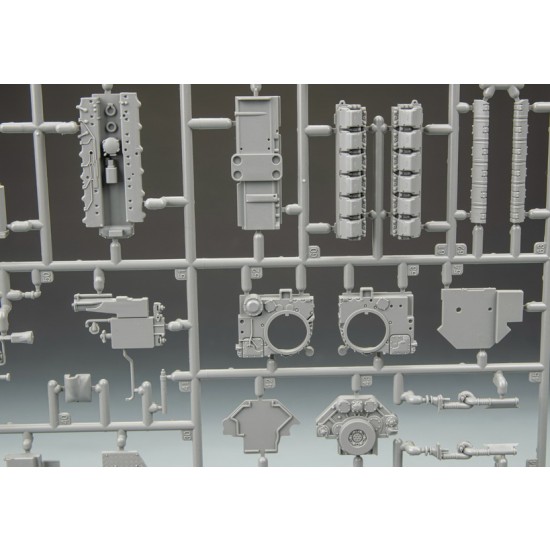 1/35 Leopard 2 A6 Main Battle Tank w/Full Interior 1/35 Leopard 2 A6 Main Battle Tank w/Full Interior