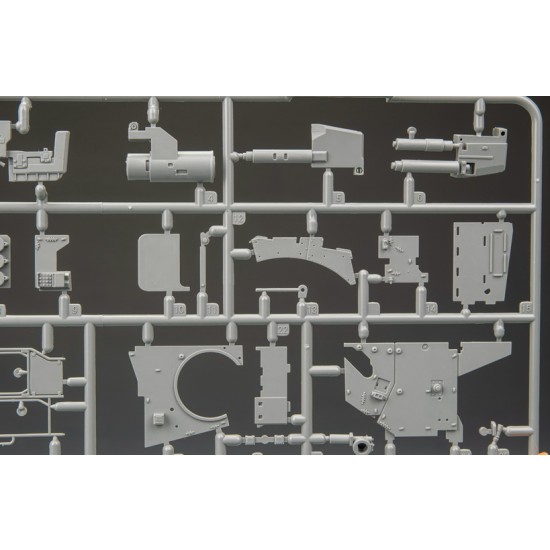 1/35 Leopard 2 A6 Main Battle Tank w/Full Interior 1/35 Leopard 2 A6 Main Battle Tank w/Full Interior