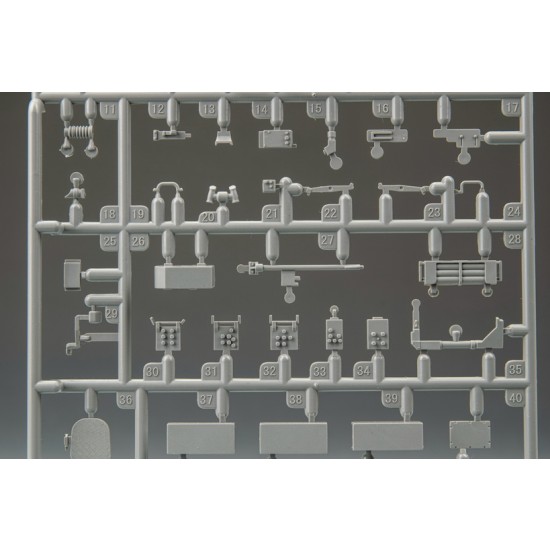 1/35 Leopard 2 A6 Main Battle Tank w/Full Interior 1/35 Leopard 2 A6 Main Battle Tank w/Full Interior