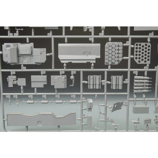 1/35 Leopard 2 A6 Main Battle Tank w/Full Interior 1/35 Leopard 2 A6 Main Battle Tank w/Full Interior