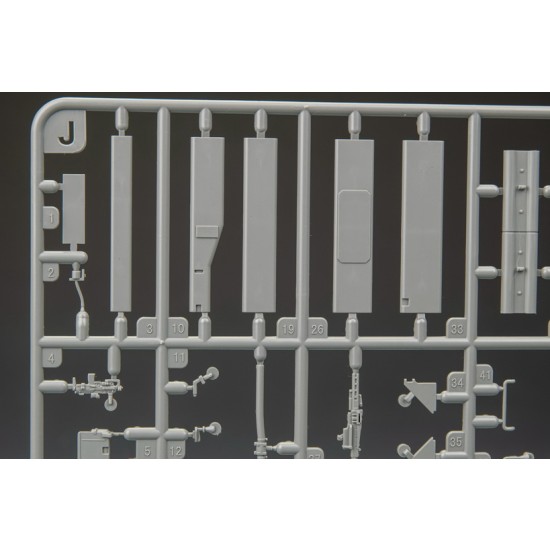 1/35 Leopard 2 A6 Main Battle Tank w/Full Interior 1/35 Leopard 2 A6 Main Battle Tank w/Full Interior