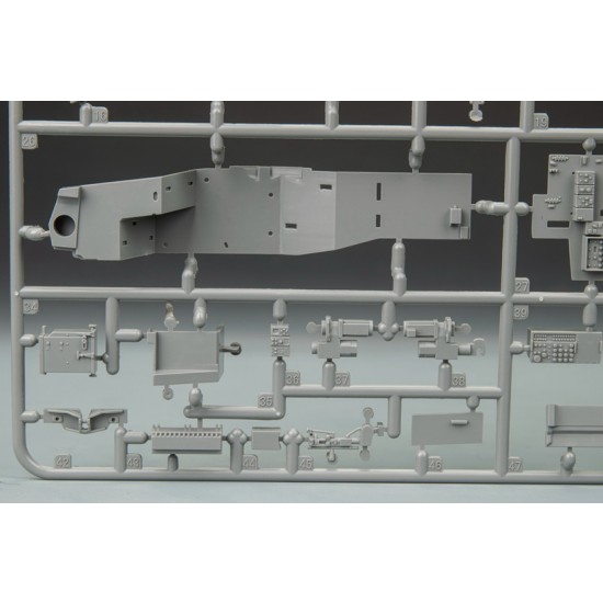 1/35 Leopard 2 A6 Main Battle Tank w/Full Interior 1/35 Leopard 2 A6 Main Battle Tank w/Full Interior