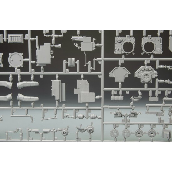 1/35 Leopard 2 A6 Main Battle Tank w/Full Interior 1/35 Leopard 2 A6 Main Battle Tank w/Full Interior