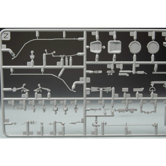 1/35 Leopard 2 A6 Main Battle Tank w/Full Interior 1/35 Leopard 2 A6 Main Battle Tank w/Full Interior
