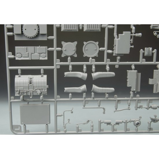 1/35 Leopard 2 A6 Main Battle Tank w/Full Interior 1/35 Leopard 2 A6 Main Battle Tank w/Full Interior