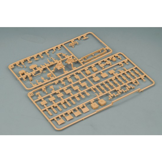 1/35 Russian Main Battle Tank T-80U 1/35 Russian Main Battle Tank T-80U