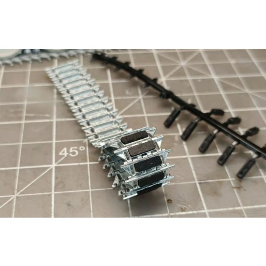 1/35 FV4201 Chieftain Main Battle Tank Metal Track Links w/Pins 1/35 FV4201 Chieftain Main Battle Tank Metal Track Links w/Pins